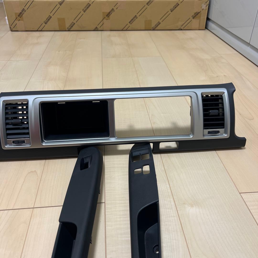 ハイエース200系　ワイド　７型　センターパネル　オーディオーパネル　新車外し