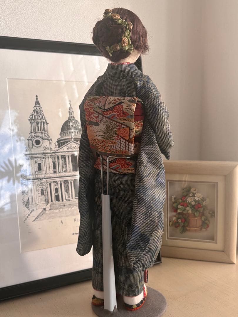 着物を着た人形 「かぐや姫」の帯柄が素敵です