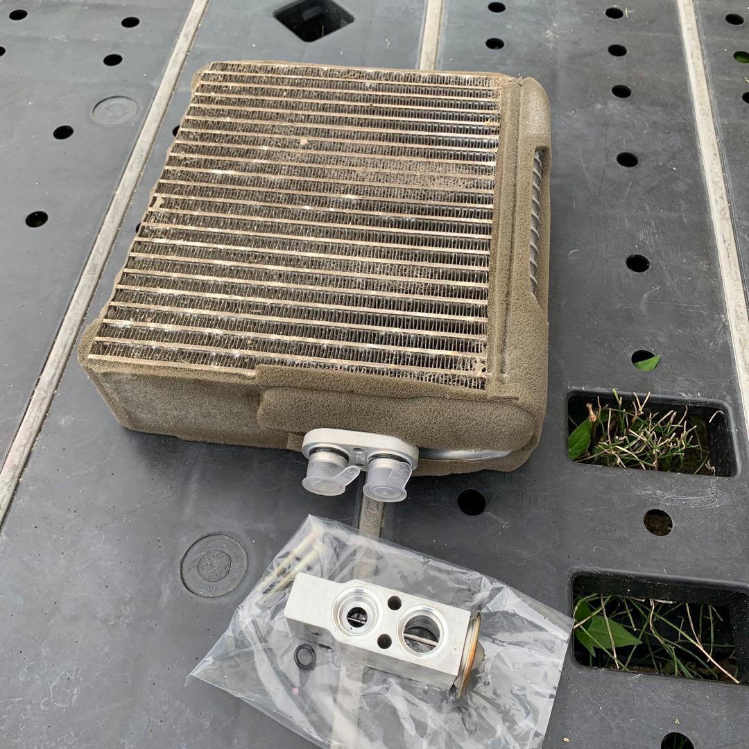 スバルサンバーエアコン　エバポレーター