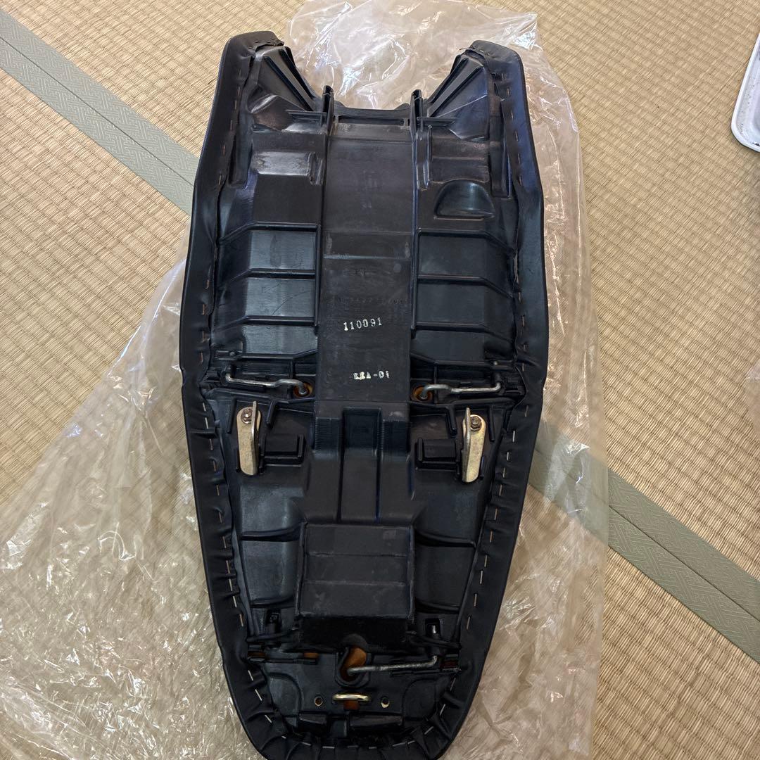 村*田様 ホーネット250純正シート