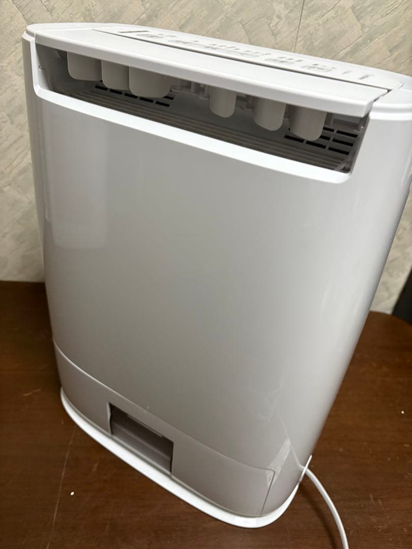 ナノイー 除湿機 ホワイト　F-YZVX60 23年式　美品　Panasonic