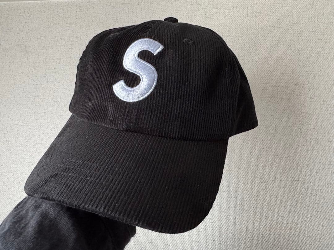 シュプリーム SUPREME Sロゴ コーデュロイキャップ 黒