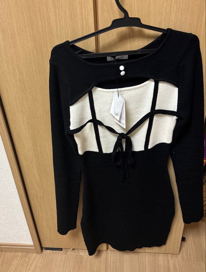 リボン付き長袖ミニワンピース