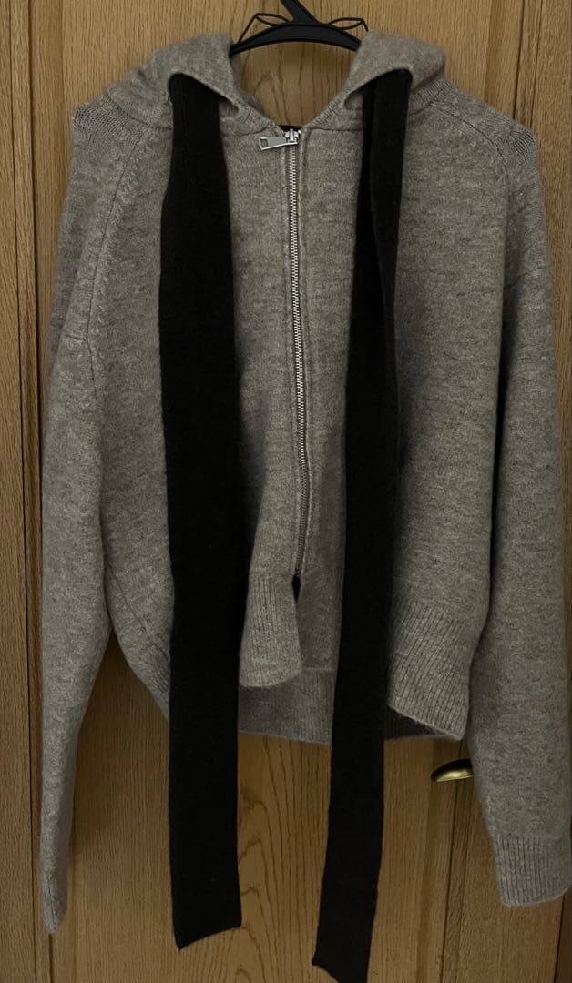 ZARAフード付きタイベルトニットカーディガン　リボン　M