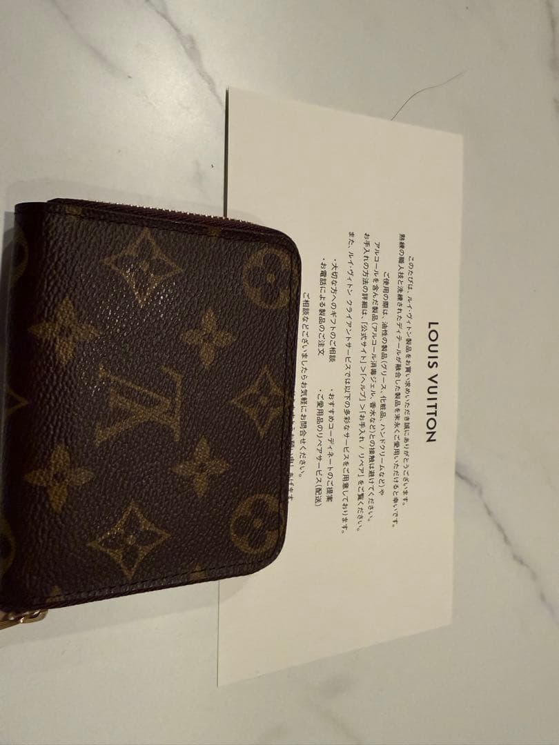 LOUIS VUITTON ジッピー・パース