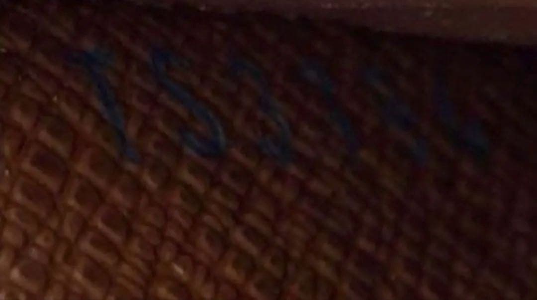 LOUIS VUITTON ジッピー・パース