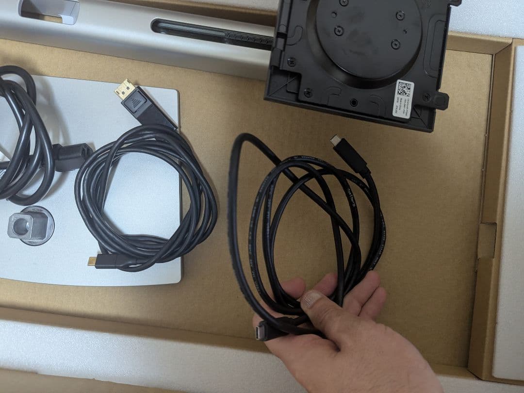 Dell P2722HE 27インチ ディスプレイ