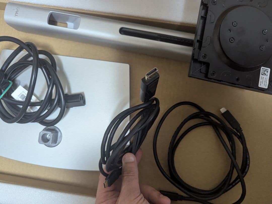 Dell P2722HE 27インチ ディスプレイ