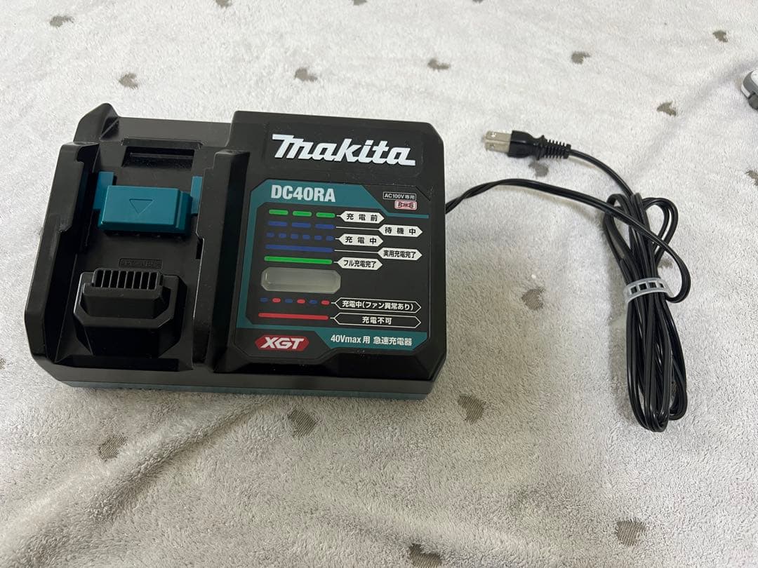 Makita 40Vmax 充電式掃除機2.5Ahバッテリー、急速充電器付