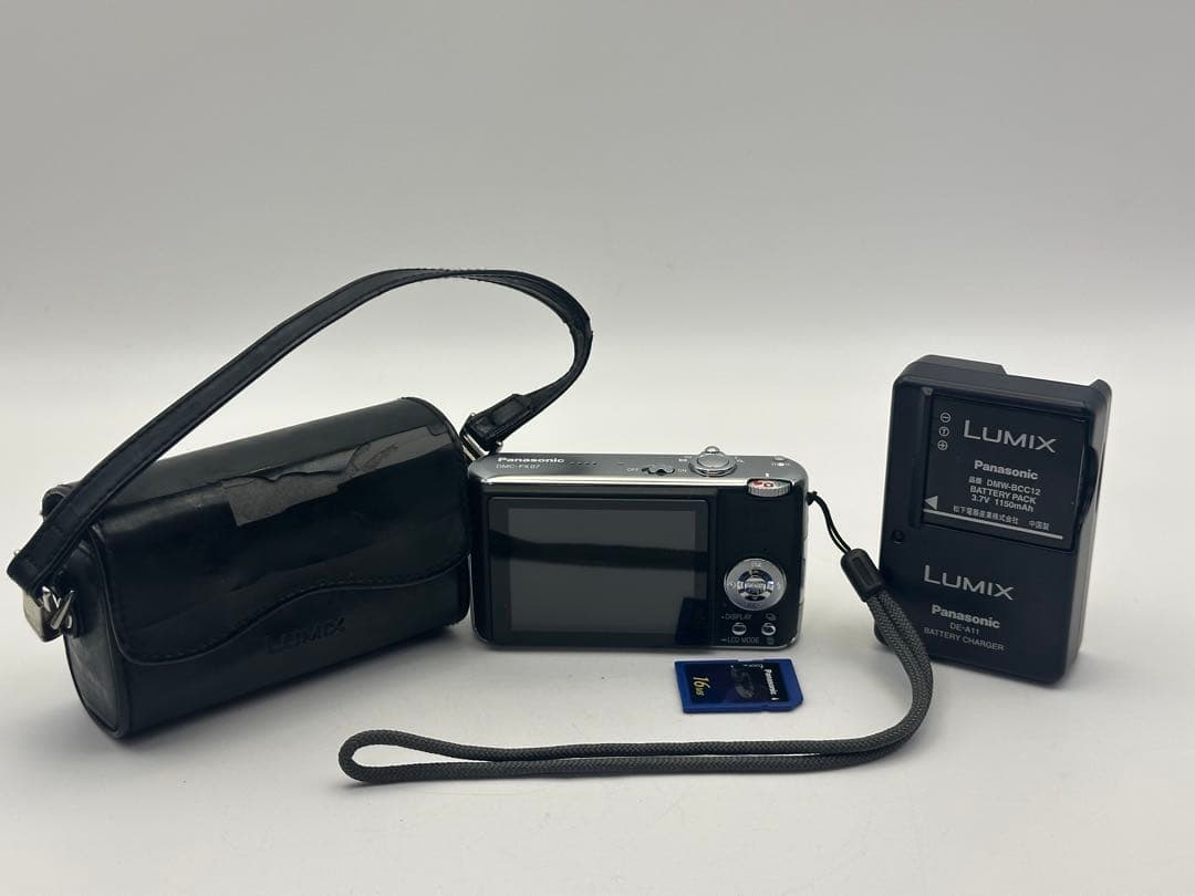 Panasonic LUMIX DMC-FX07 コンパクトデジタルカメラ