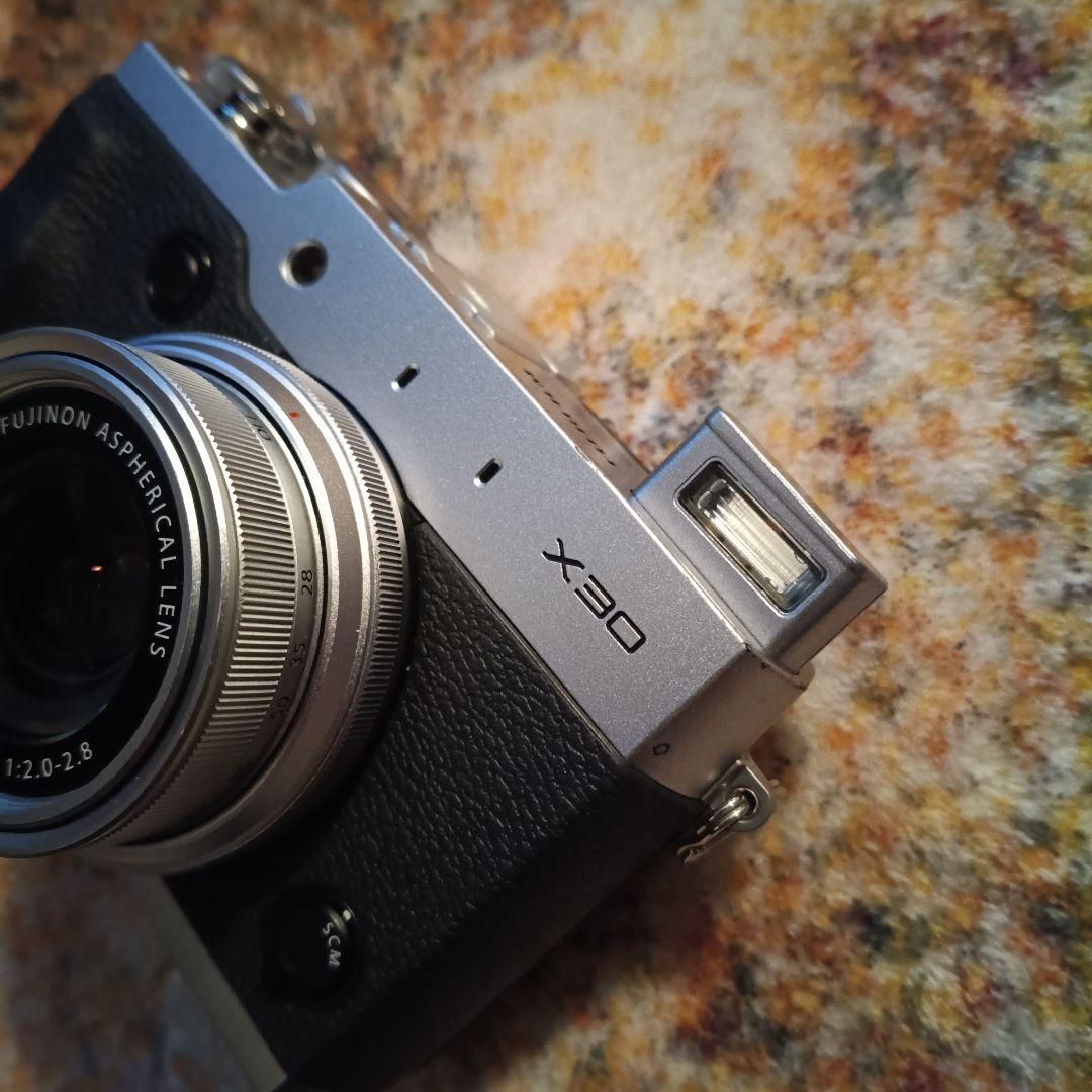 Fujifilm X30 コンパクトデジタルカメラ