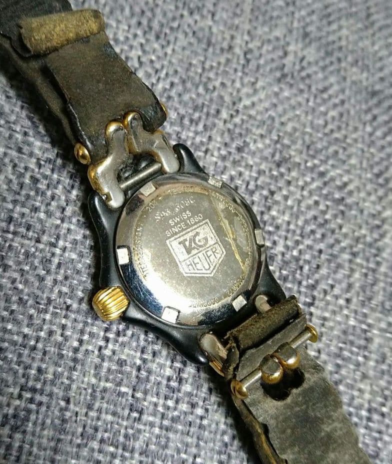 TAG Heuer、ゴールド ブラック レザーベルト時計です(๑•̀ㅂ•́)و✧