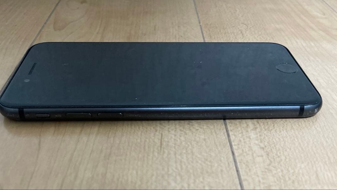 iPhone 8本体 + ケース多数　ジャンク扱い