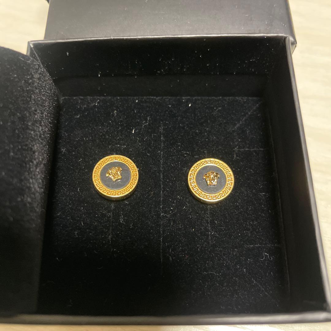 大幅値下げ‼️VERSACE 円形デザイン ピアス(両耳用)