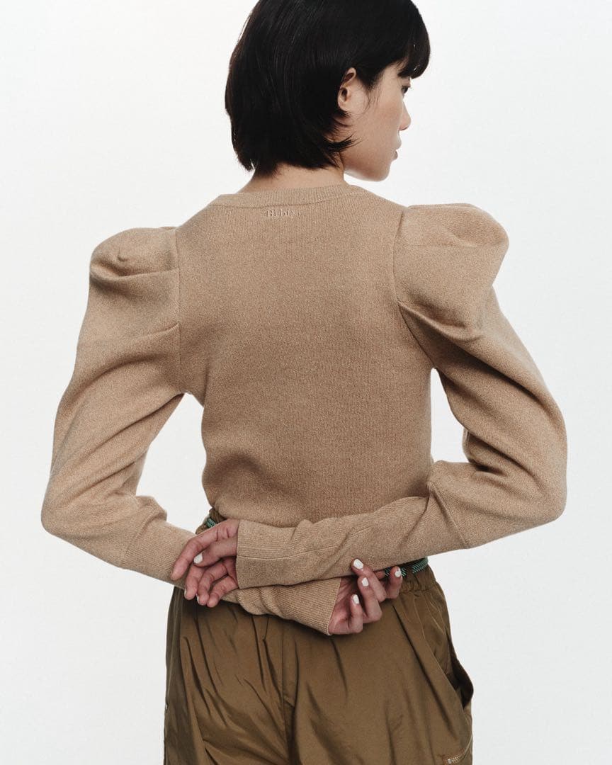 左近鈴乃さん　Bibiy. ビビィ　EFFIE PUFF KNIT ブラック