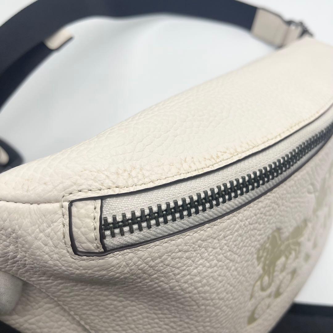 【未使用】コーチ　ボディバッグ　馬車ロゴ　ホワイト　希少　ショルダー