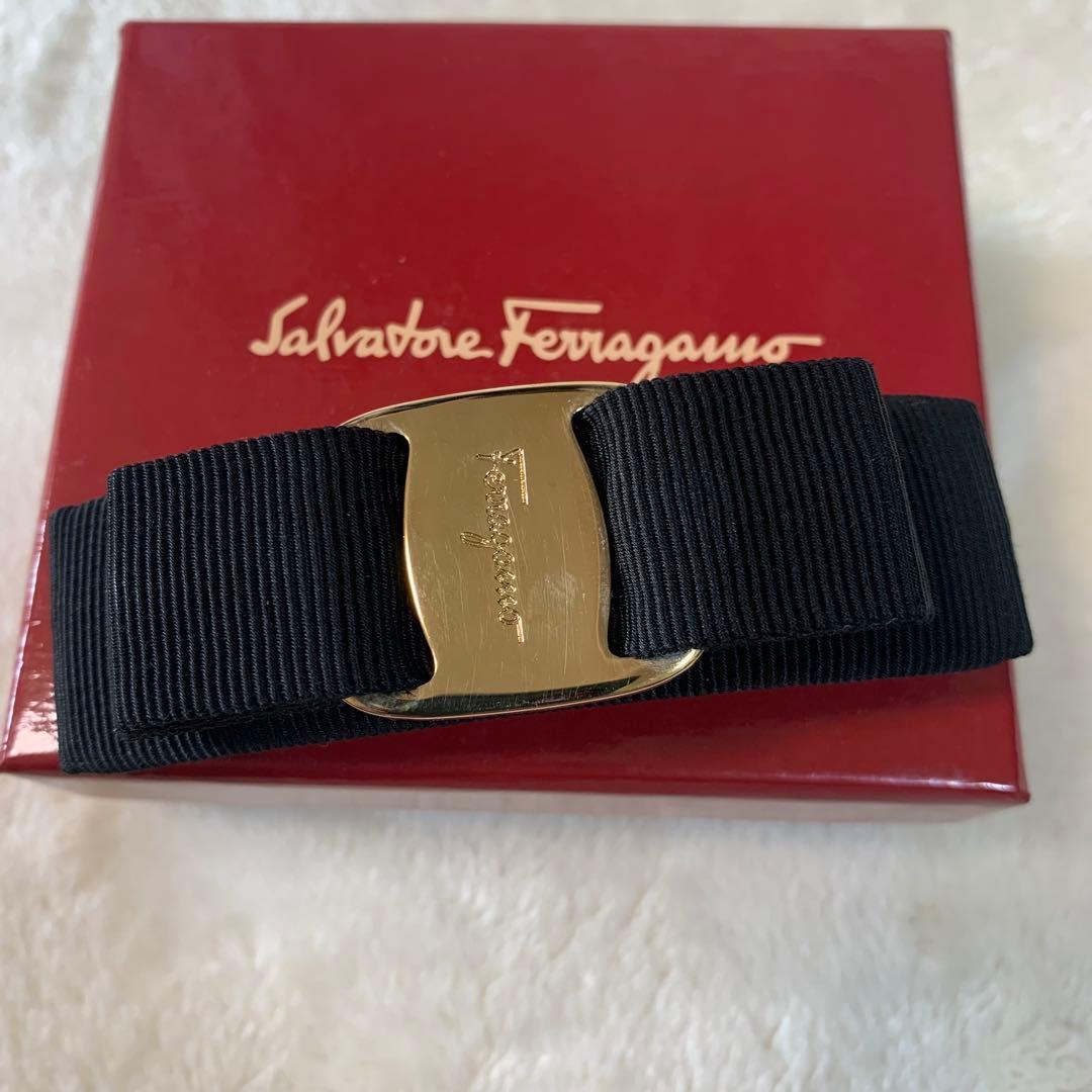【美品】フェラガモ　ヴァラリボン　バレッタ　ブラック　ゴールド