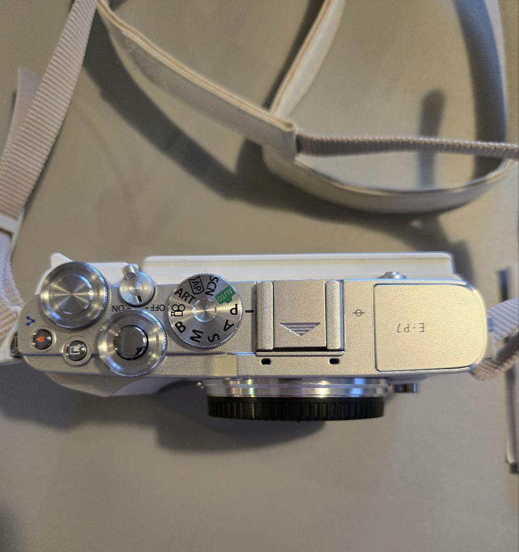 OLYMPUS PEN E-P7本体ケースレンズ