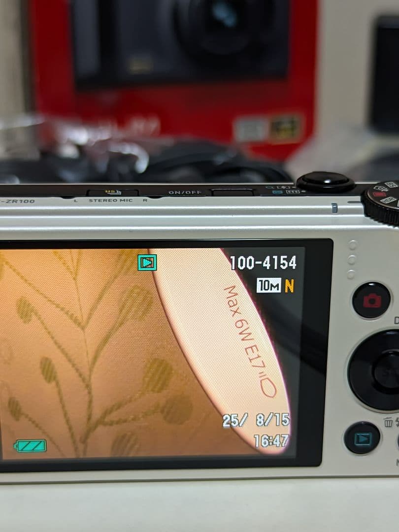 CASIO EX-ZR100 高速連写 光学12.5倍ズーム 美品