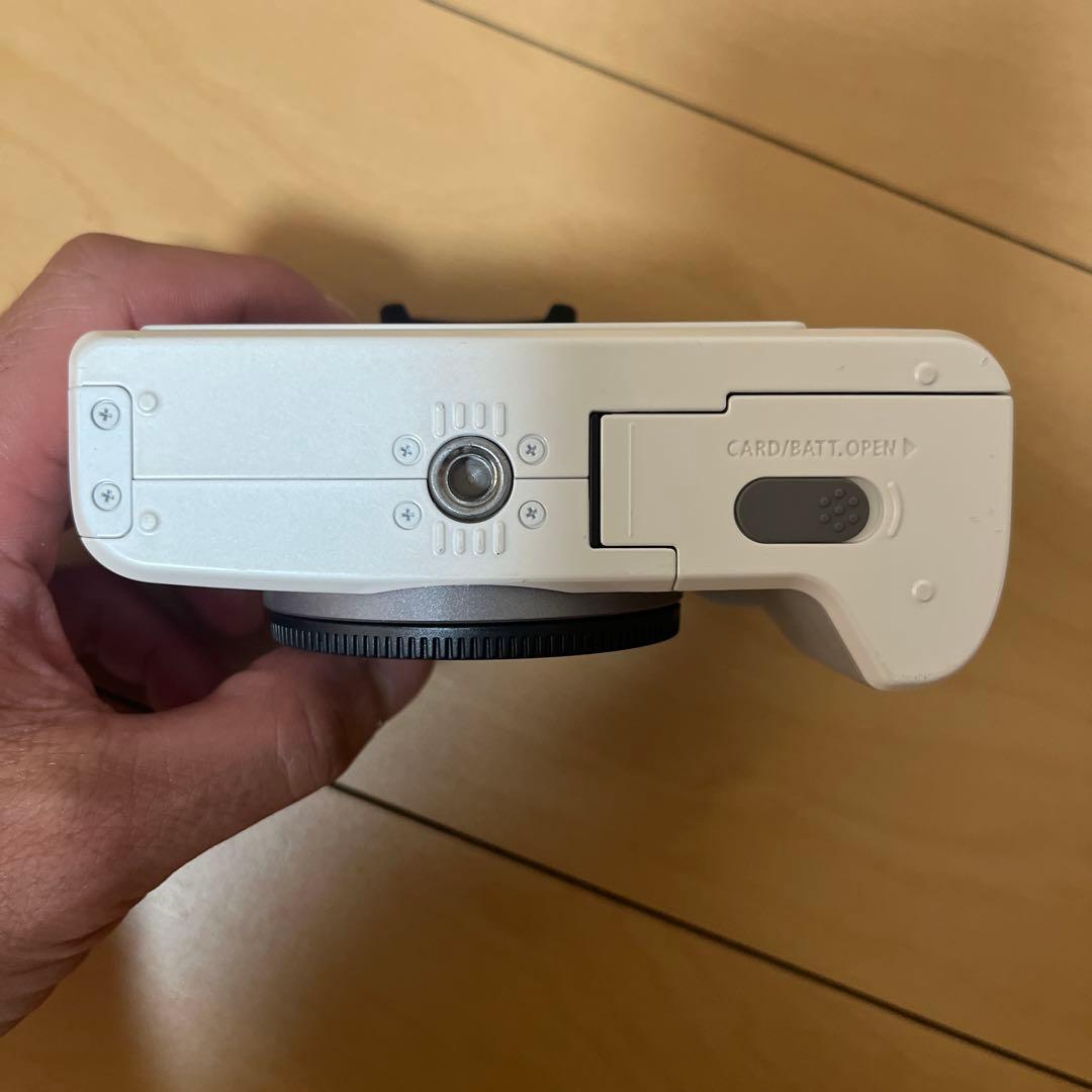 Canon EOS Kiss M ホワイト レンズ2本付き