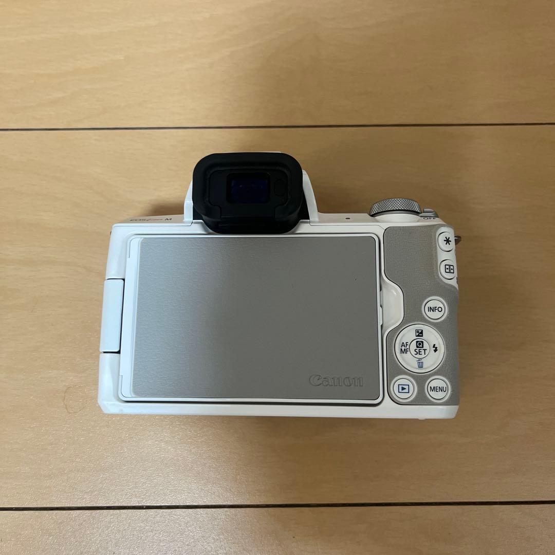 Canon EOS Kiss M ホワイト レンズ2本付き