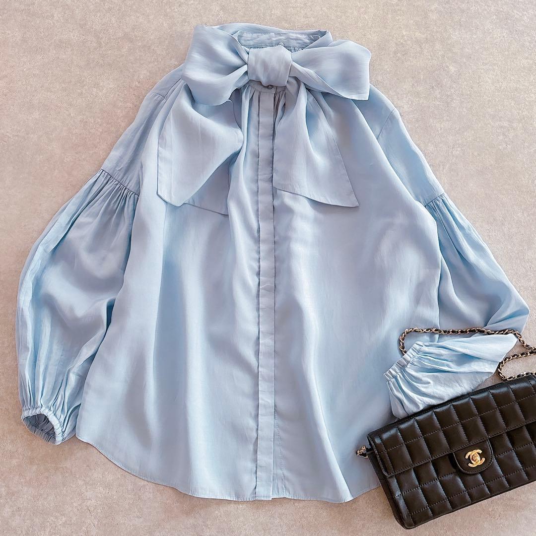 美品 ミラオーウェン 24SSボウタイ 袖ボリュームブラウス 2way ブルー