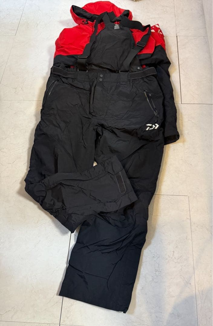 ⭐︎ダイワ⭐︎XL 赤/黒 フィッシング用に⭐︎フード付き『上下セット』