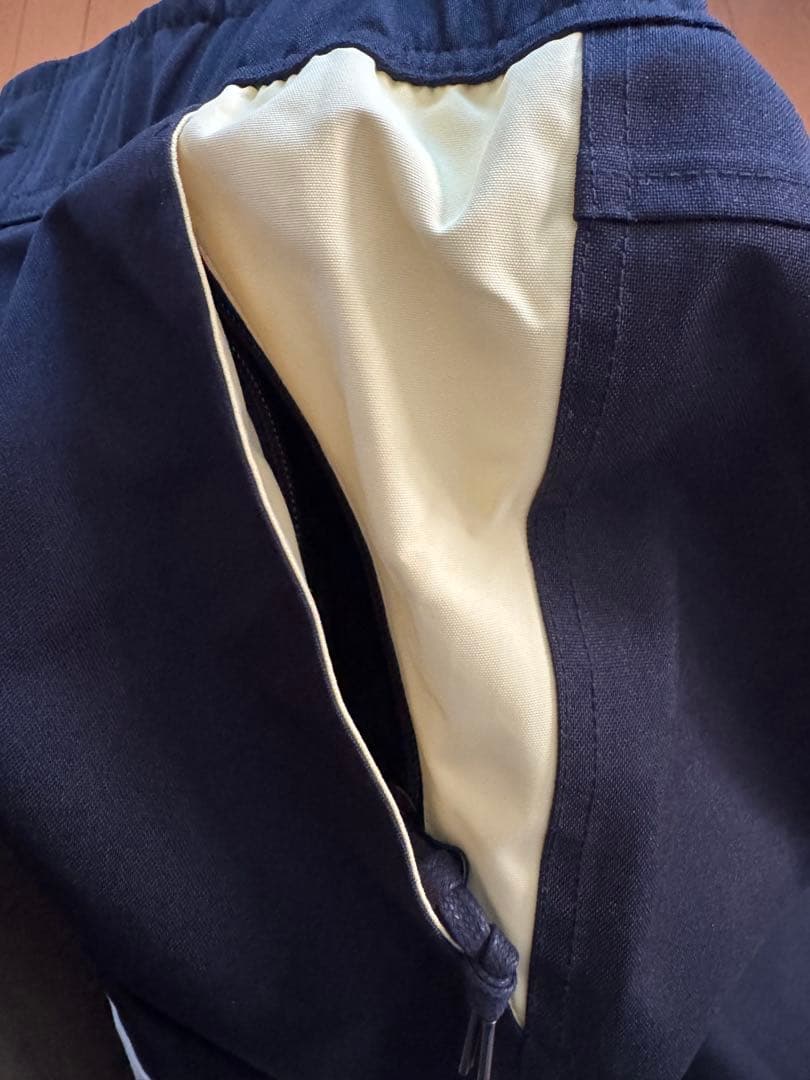 【値下げ】未使用エアブラスター　スノーボードウェア 黒/黄色/白