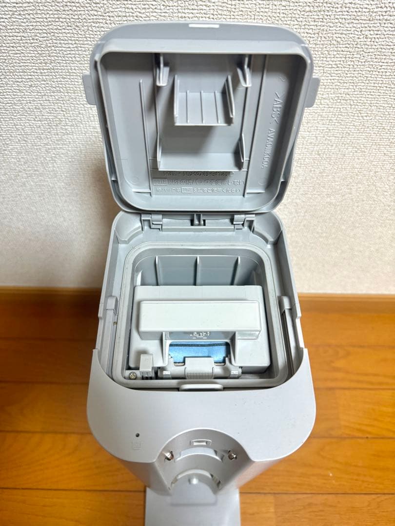 パナソニック セパレート型コードレススティック掃除機 MC-NS70F