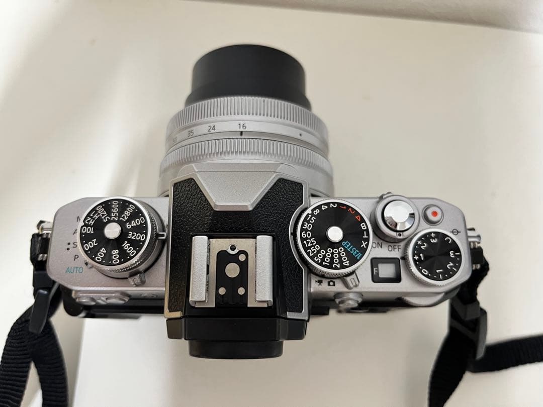 Nikon Z fc ミラーレス一眼カメラ