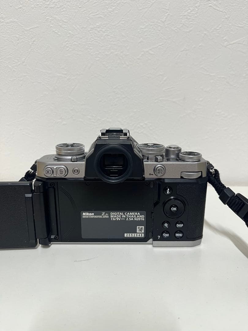 Nikon Z fc ミラーレス一眼カメラ