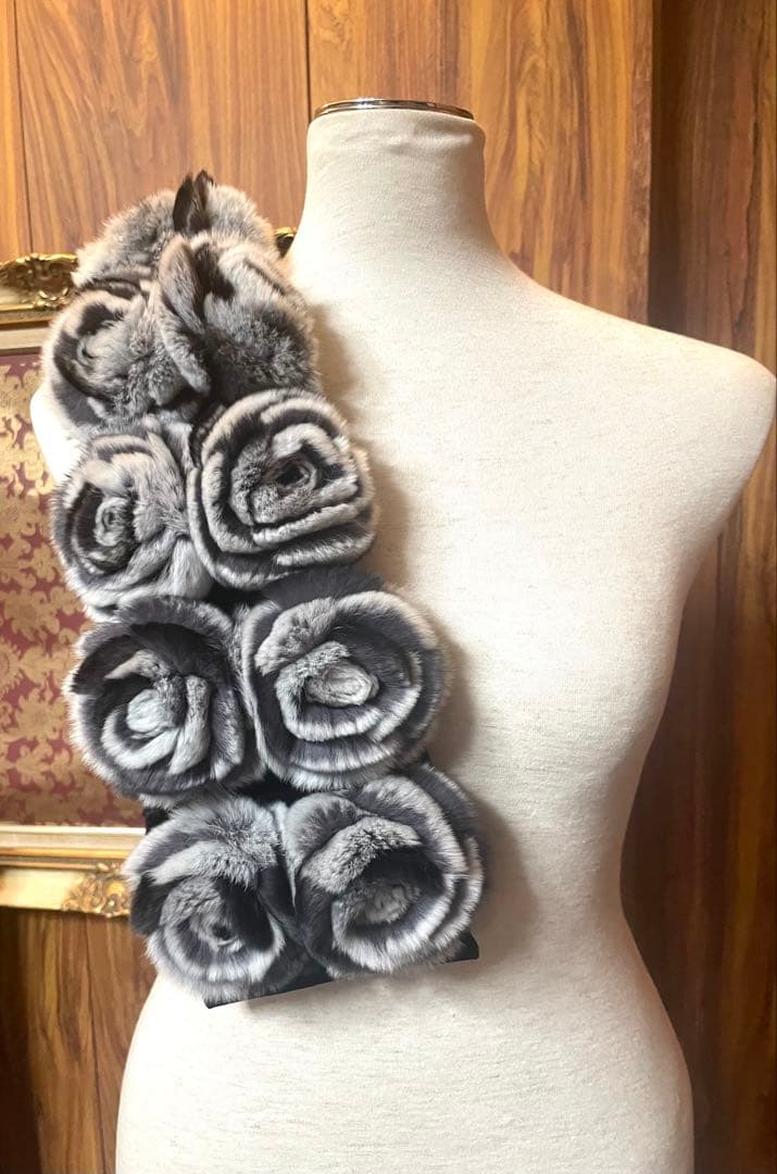 高級レッキスファー ローズモチーフ マフラー 贅沢♡13万でした