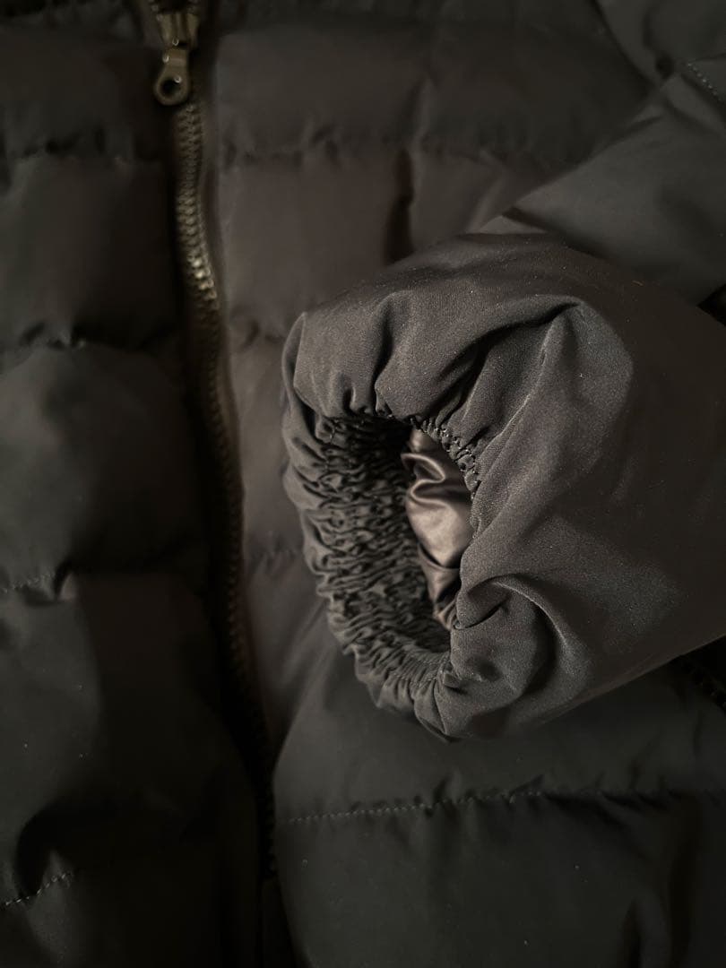 デュベティカフード付きダウンジャケット 黒　unisex ディオニシオ