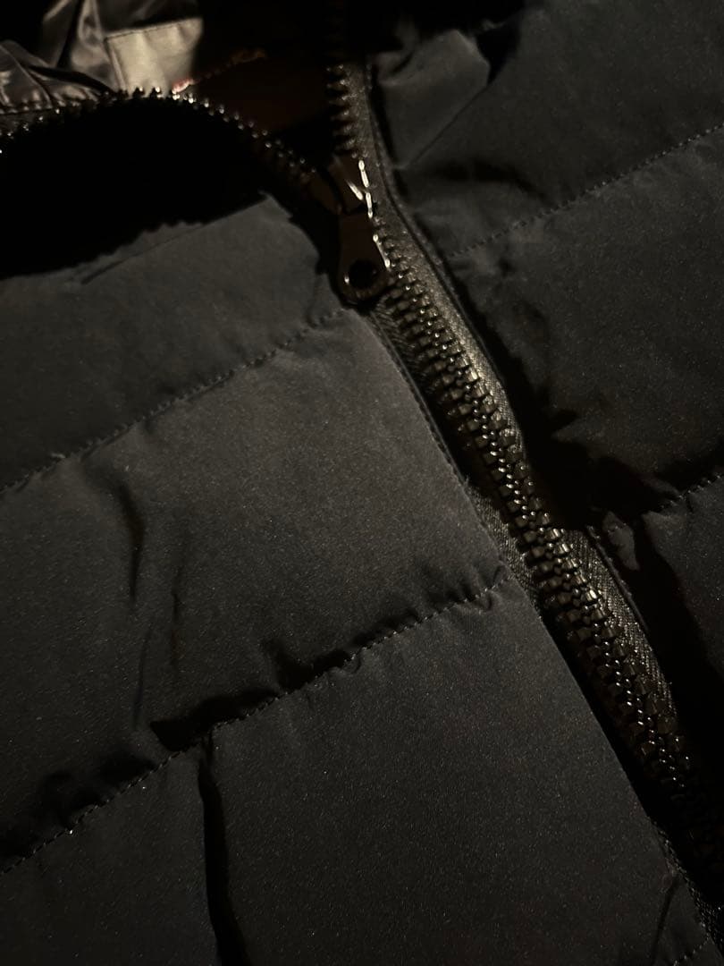 デュベティカフード付きダウンジャケット 黒　unisex ディオニシオ