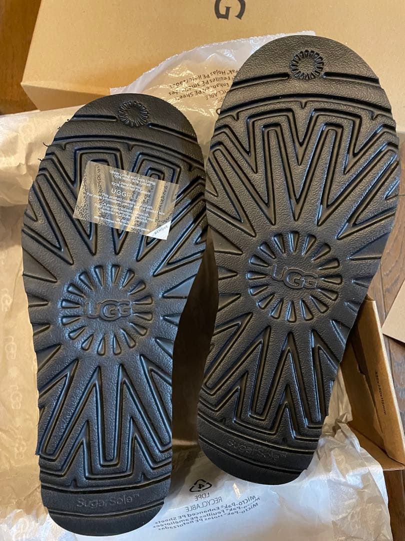 UGG ブラック プラットフォームムートンブーツ