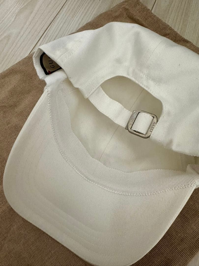 GUCCI ホワイト ベースボールキャップ