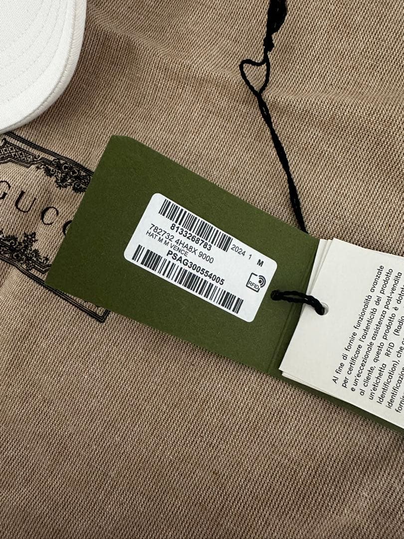 GUCCI ホワイト ベースボールキャップ