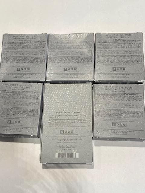 モデーア　ファンデーションアイボリー　5個　ファンデーションケース　1個