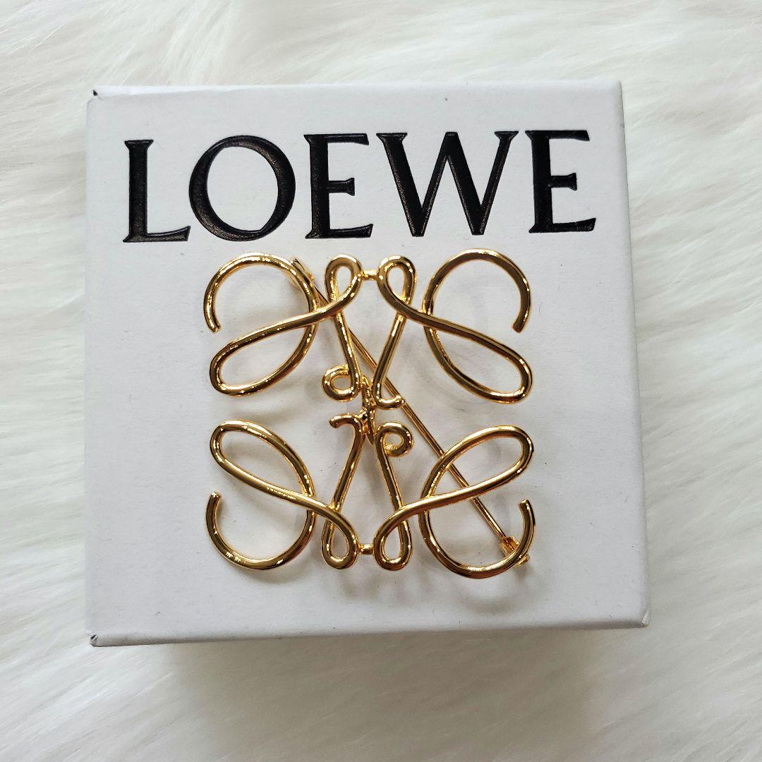 国内正規店購入☆新品☆LOEWE　アナグラムブローチ　ゴールド