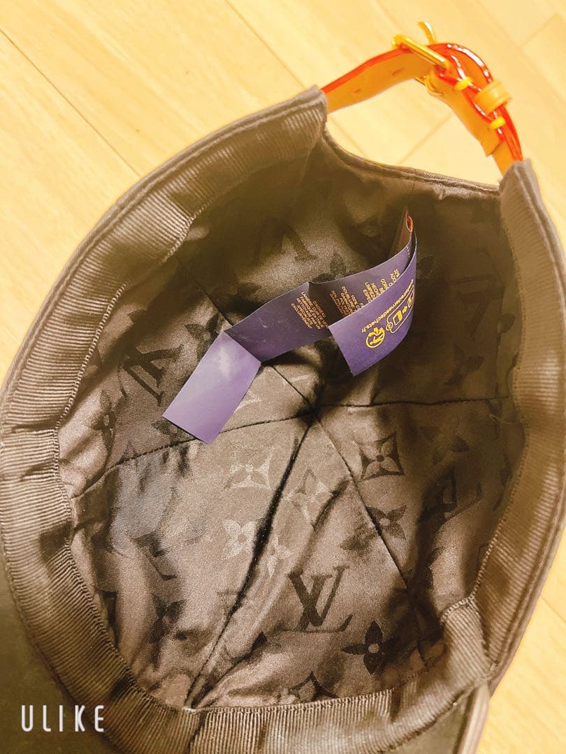 ルイヴィトン LVファースト M7088M