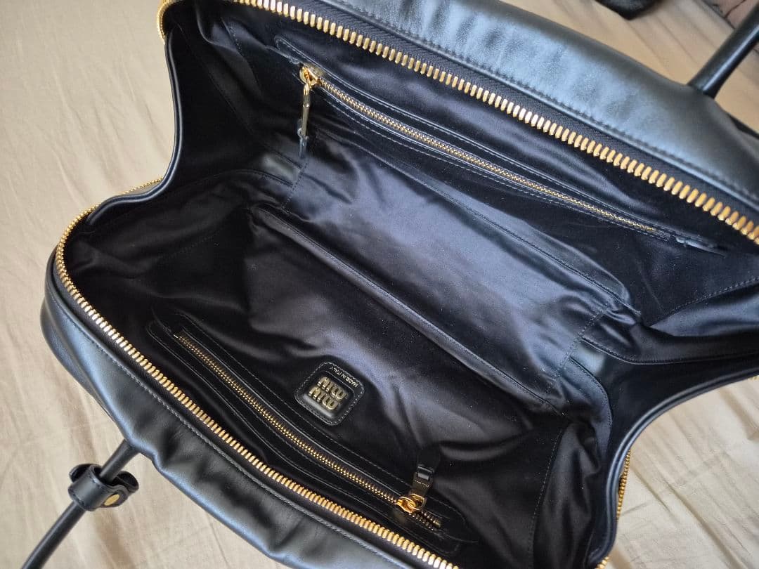 1月19日まで限定値下げ【美品】miu miu レザーボーバック ラージ