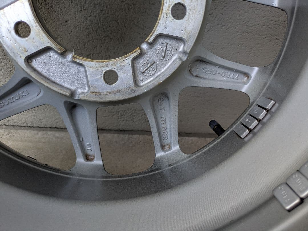 スズキ ジムニー 新車外し純正ホイール・タイヤスペア1本です。