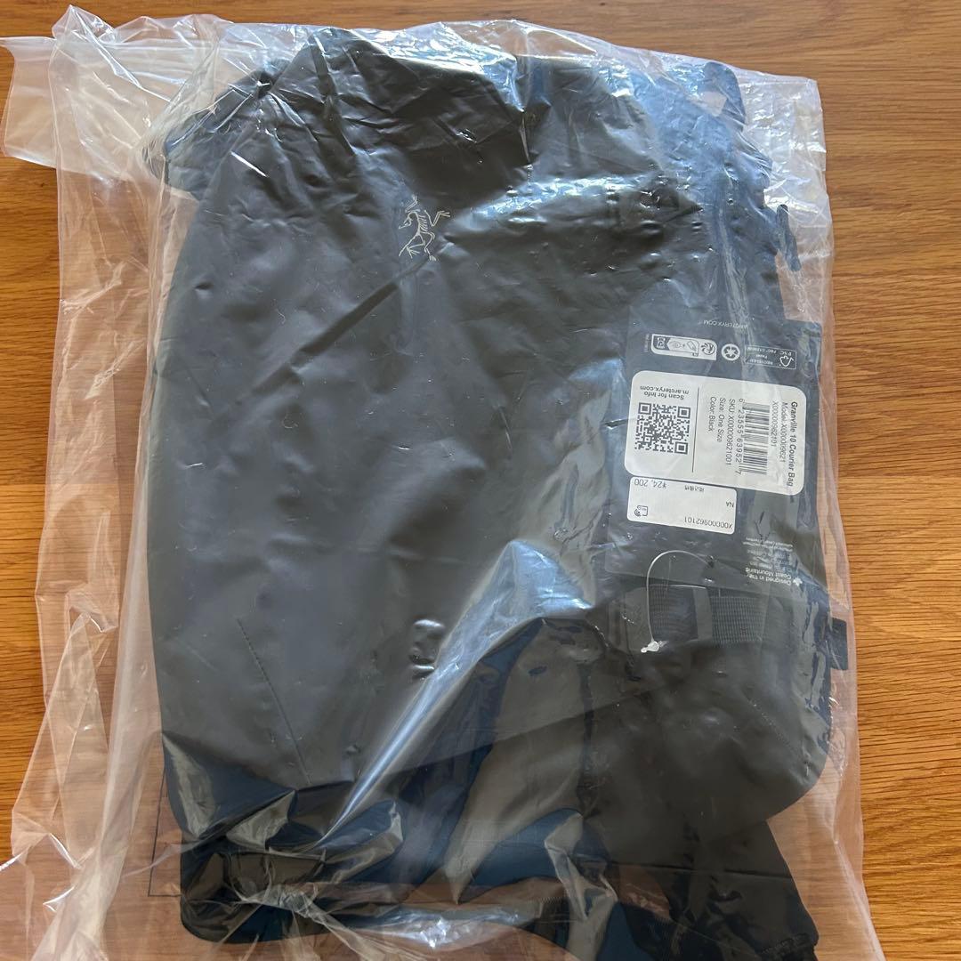 入手困難！新品未使用！アークテリクス　グランヴィル10 クーリエ　BLACK