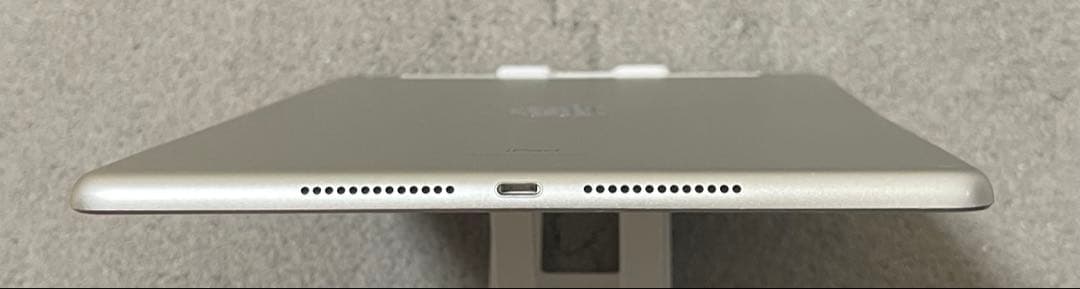 Apple iPad 第8世代 32GB セルラーモデルシルバー 本体