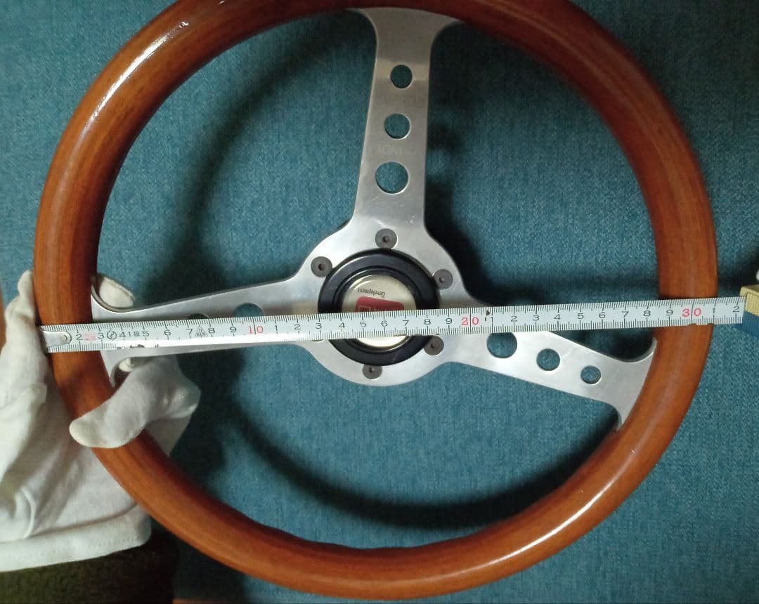 MOMO Super INDYステアリングハンドル　TRDホーンボタン1985年