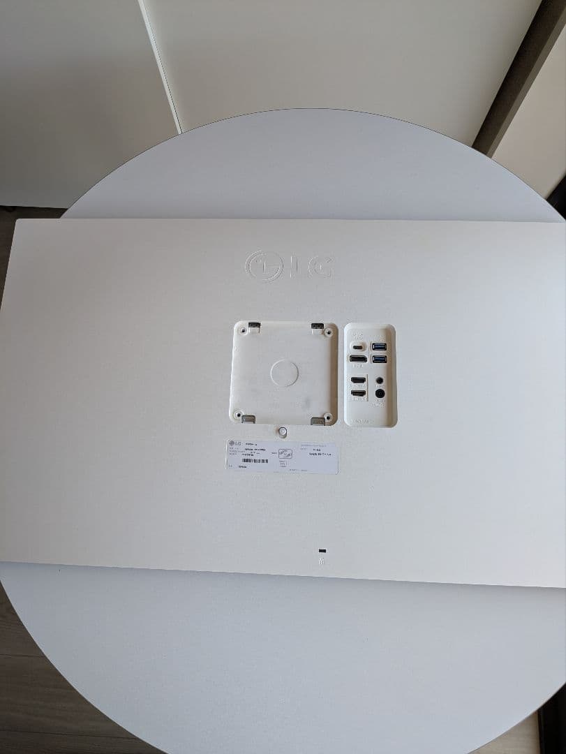 【発送頼める便で安心！】 LG ディスプレイ 本体のみ　型番32UP550N