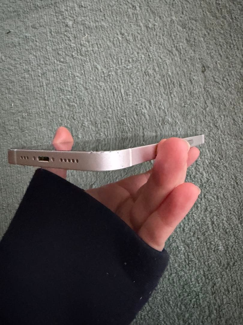 iPhone13 背面割れ