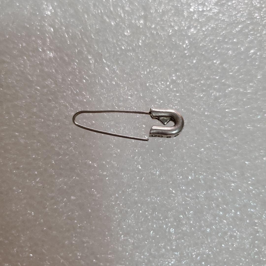 chigoチーゴ　 ダイヤモンド安全ピンピアス　片耳用　アッシュペーフランス