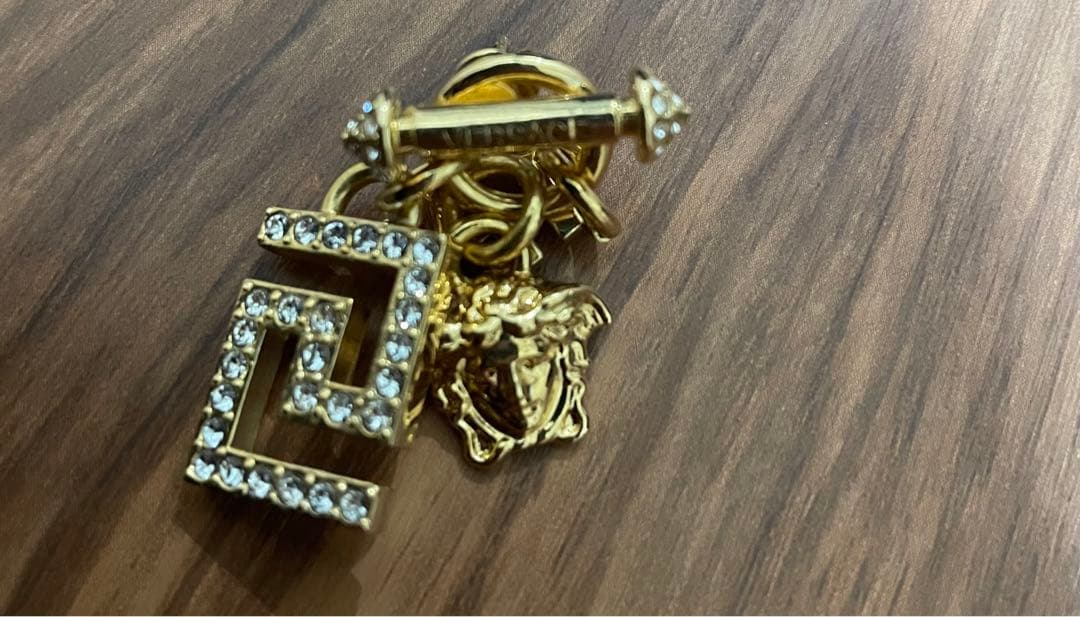 VERSACE ゴールド ジオメトリックピアス