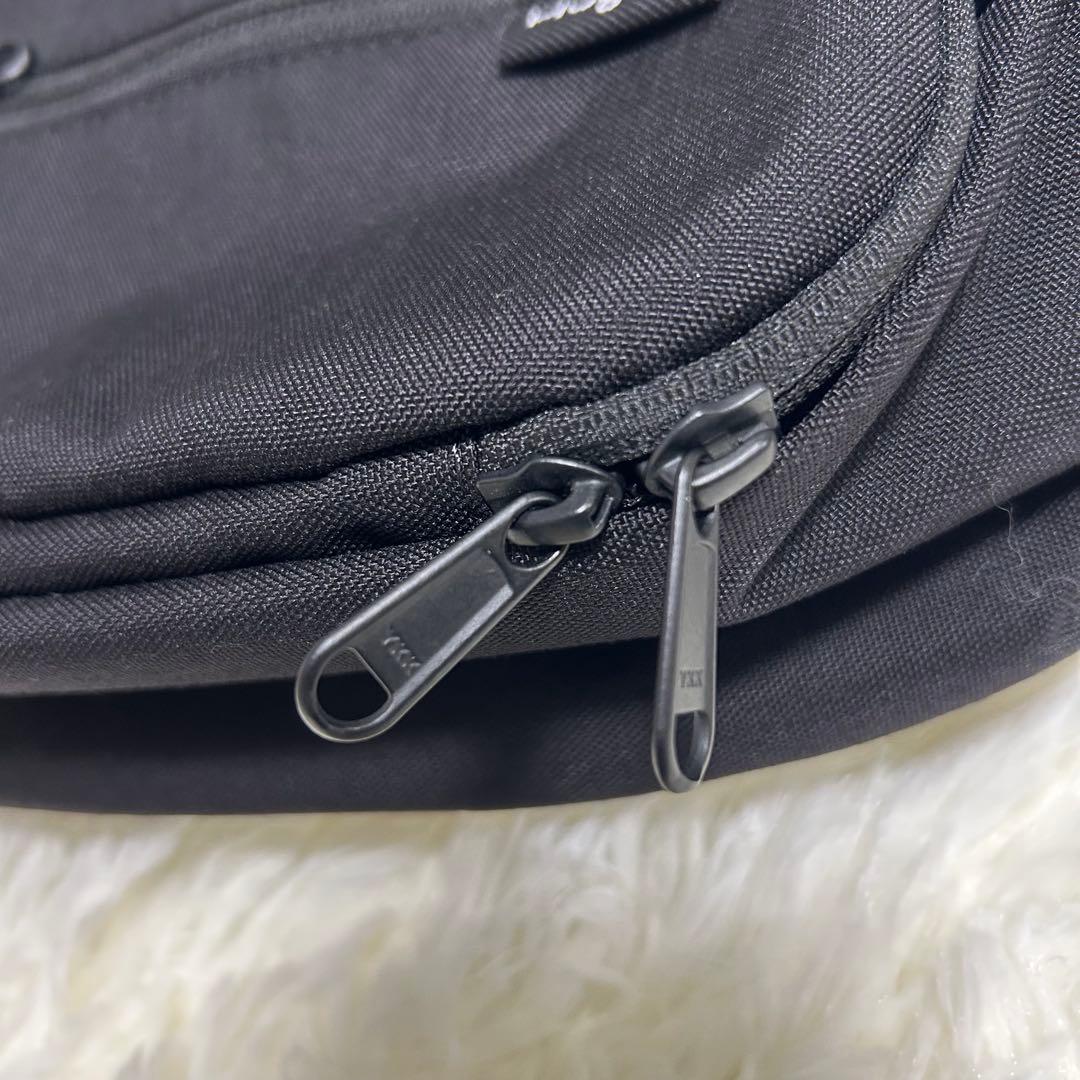 【極美品】Hugoo ハグーヒップシートショルダーバッグ　ベビースリング抱っこ紐